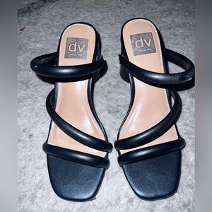 Like new great condition Dolce Vita Myla Sandal Black, size 7